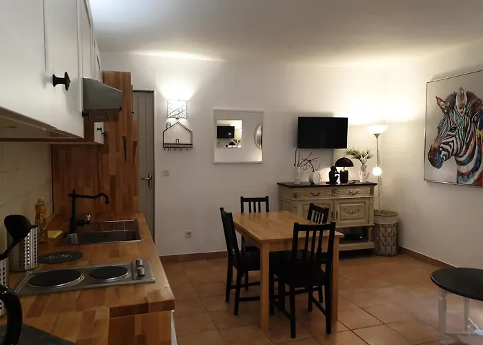 Apartment De L'eglise, Centre Historique, Rue Pietonne *